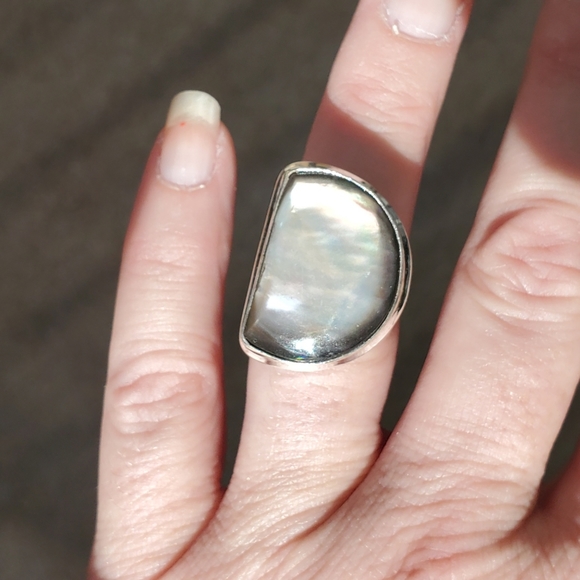 New Mother of Pearl 925 Silver Ring. - Picture 8 of 16